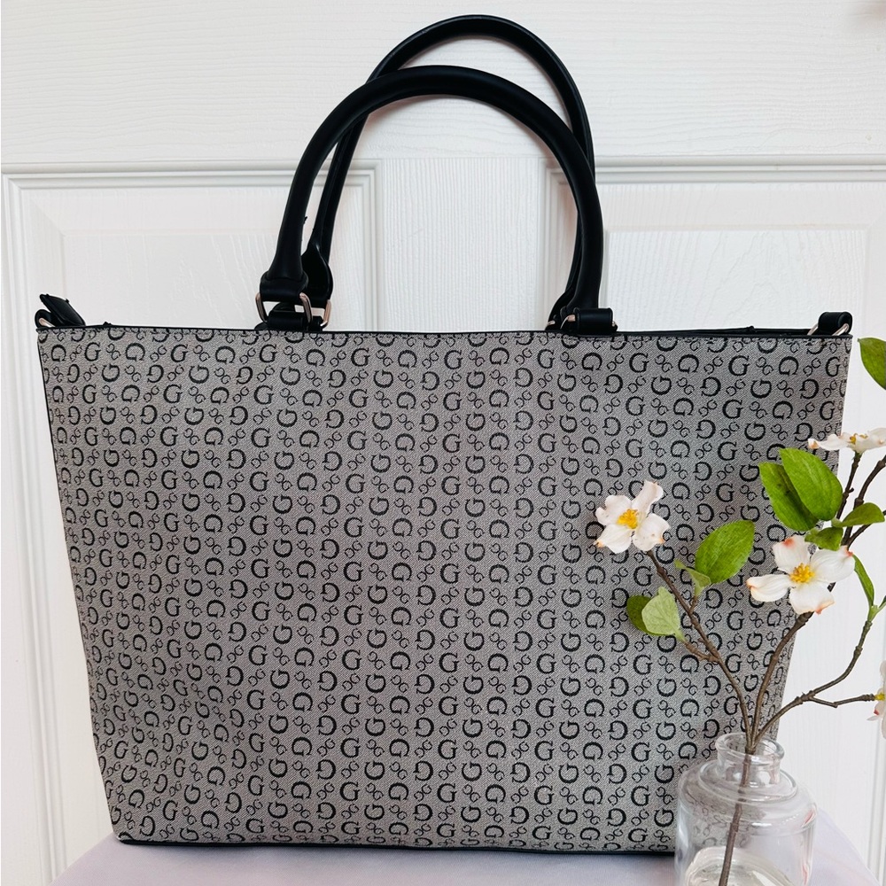 GUESS~ Stylish Large Gray Monogrammed Patterned Tote Bag w/Beige Lining - Picture 9 of 14